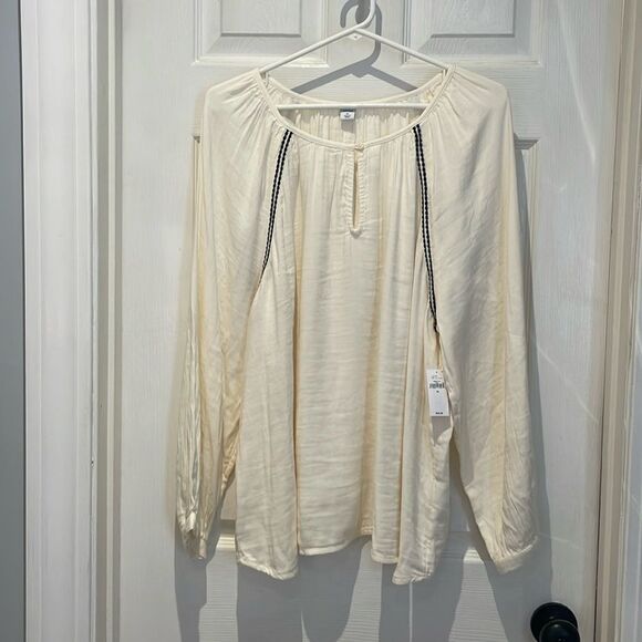 Old Navy Tops - NWT Old Navy blouse with keyhole detail SZ Xlarge